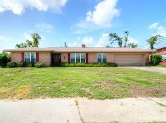 Building Photo - 919 Huntingdon Rd