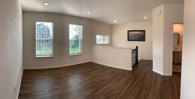 Photo - 285 Lakeshore Dr