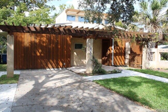 Photo - 539 Woodcrest Dr