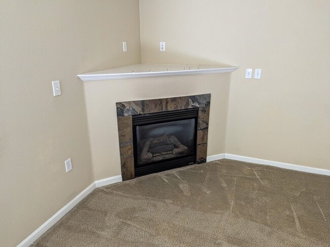 Photo - 1382 Glacier View St SE