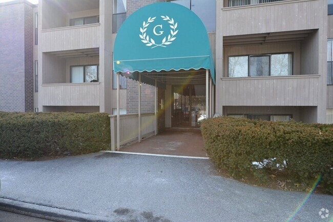 Building Photo - 36 Shrewsbury Green Dr Unit E Rental