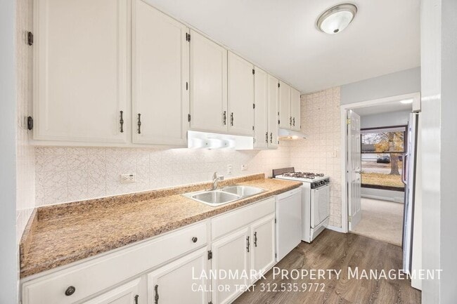 Photo - 654 Cambridge Ave