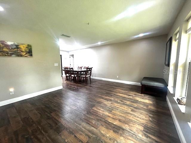 Photo - 124 Mayfair Cir W