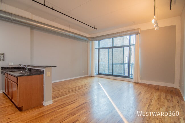 Building Photo - 1224 W Van Buren St Unit 712