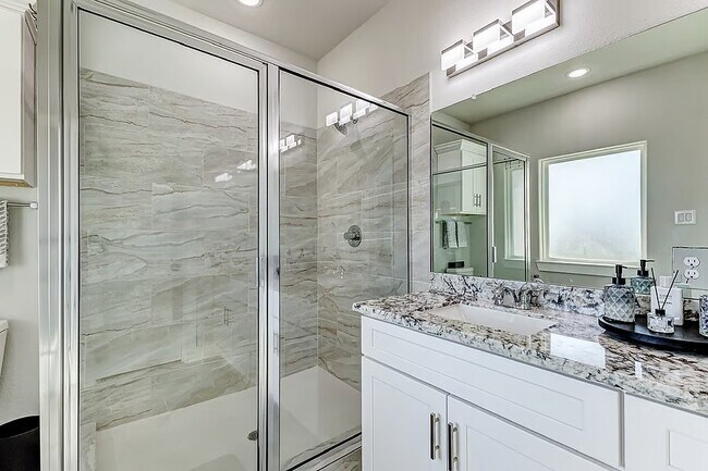 Photo - 4677 Bellfort Ave Unidad B