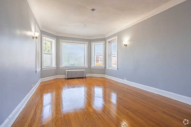 2 habitaciones, 1 baño - 850 pies cuadrados - Dormitorio principal - 8200 S. Evans Ave.