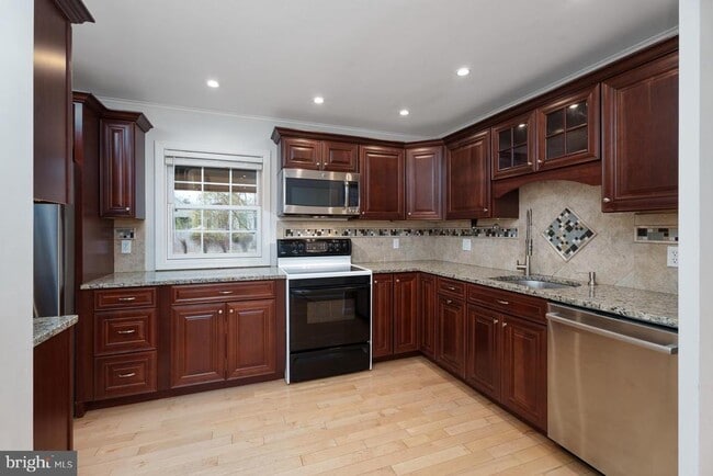 Photo - 384 Walnut Ln