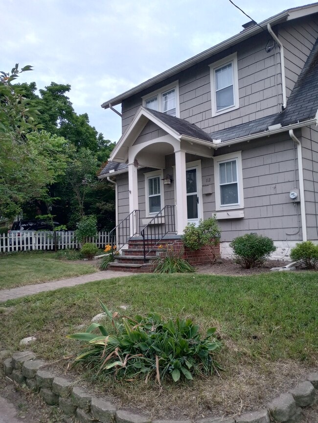 Building Photo - 112 Alden St