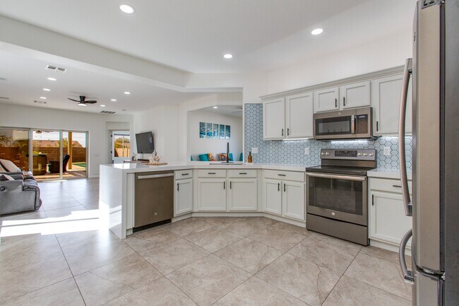 8242 S Hidden Trail Ct