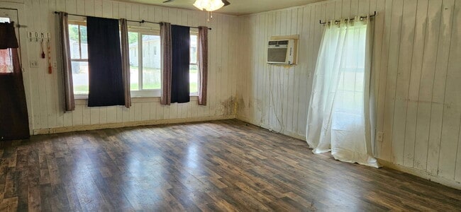 Photo - 528 E Lake St