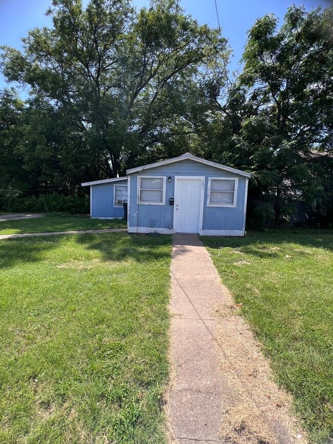 Building Photo - Two bedroom one bathroom located house on corner lot