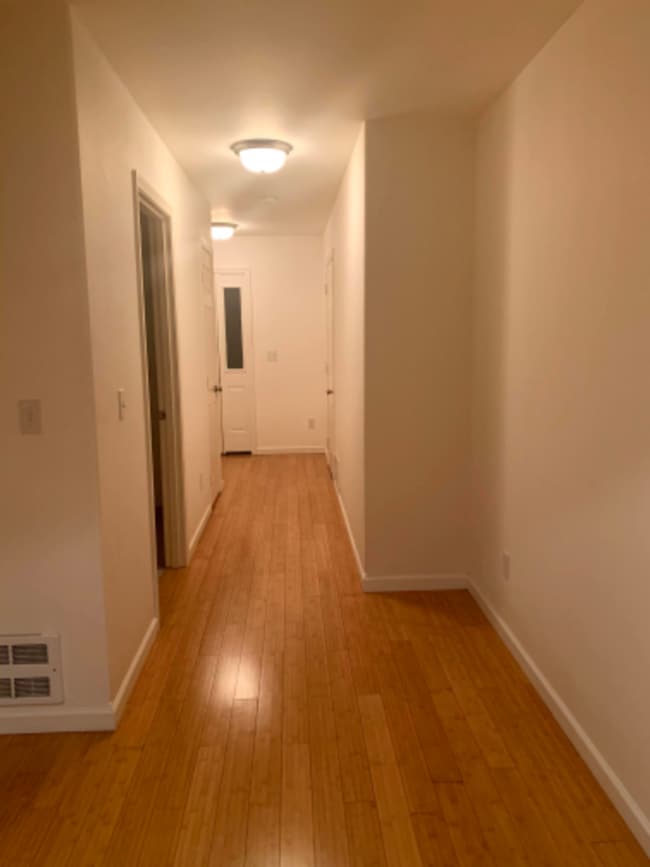 Photo - 2112/2114 Hamilton Duplex Unit 2112