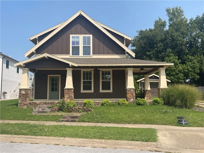 Photo - 103 SE G Ct
