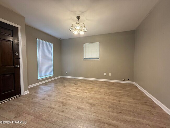 Photo - 204 Winsor Dr