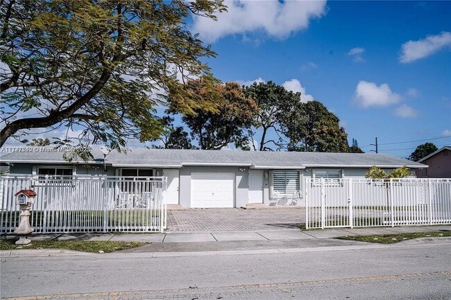 Building Photo - 1111 SW 76th Ave Rental