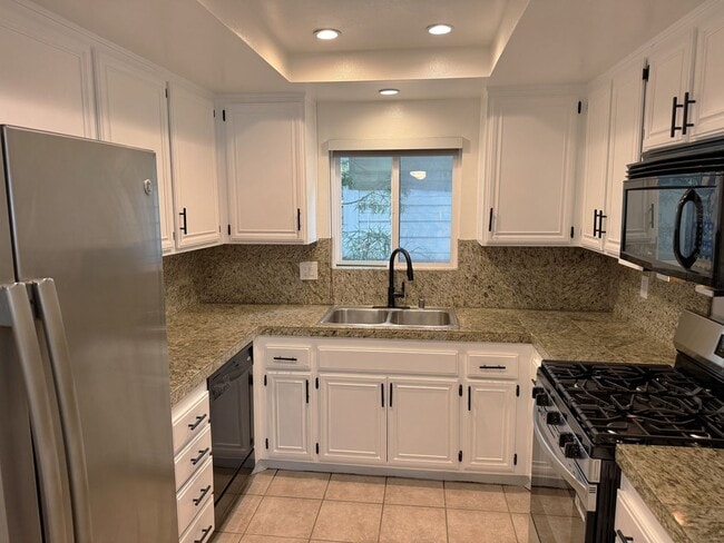 Photo - 2 + 2.5 Santa Monica Condo townhouse Unit 5