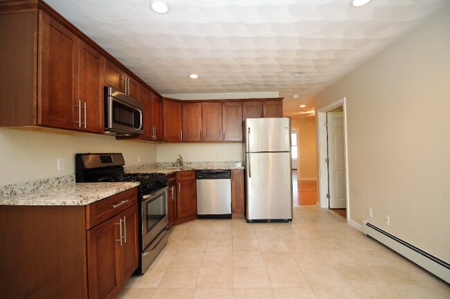 136 Chelsea St Unit 3