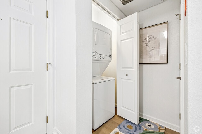 Adams 1BR, 1BA - 684SF - Laundry