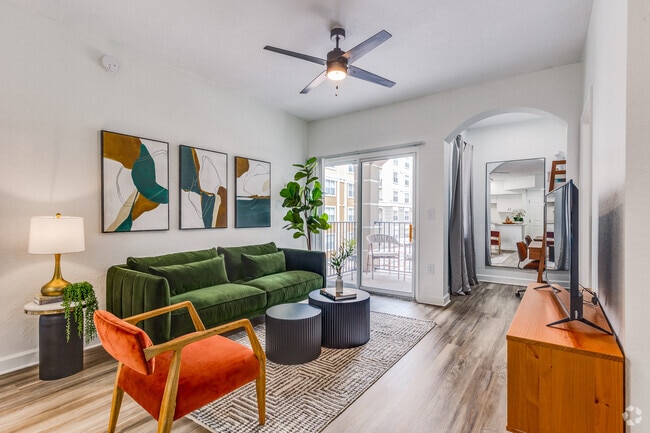 2BR, 2BA - 1,046SF - Living Room