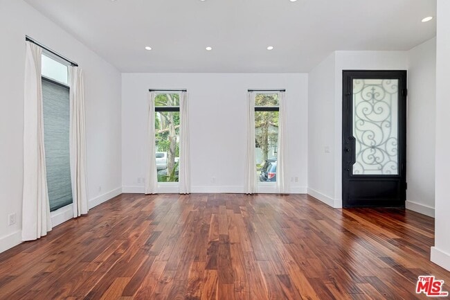 Photo - 7270 Waring Ave
