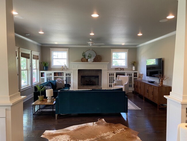 Photo - 612 Clinton Cir