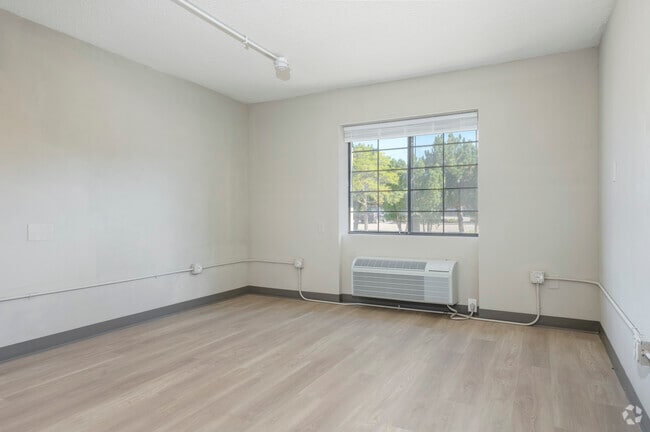 Studio, 1BA - 322SF - Living Room