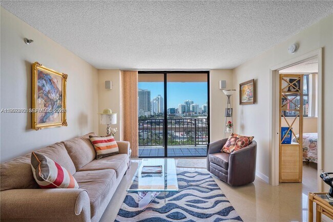 Photo - 210 174th St Unidad 1403