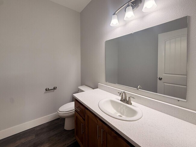 Photo - HONEYBEE5711-5713 Unit 5711
