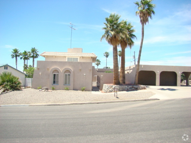 Building Photo - Reduced price. Call for a showing (928) 45... Rental