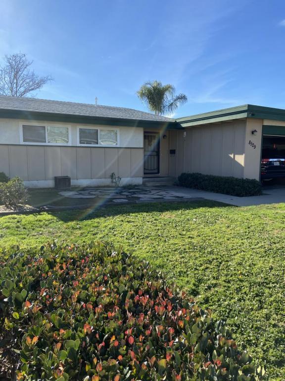 Building Photo - 8529 De Vos Dr