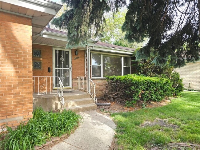 Photo - 8823 Mango Ave