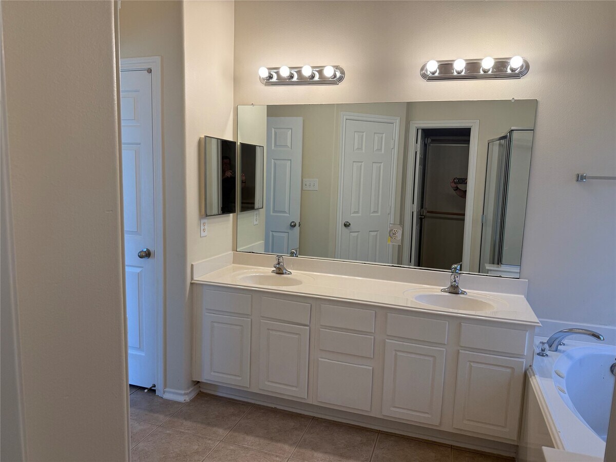 Photo - 5118 Birch Manor Ln