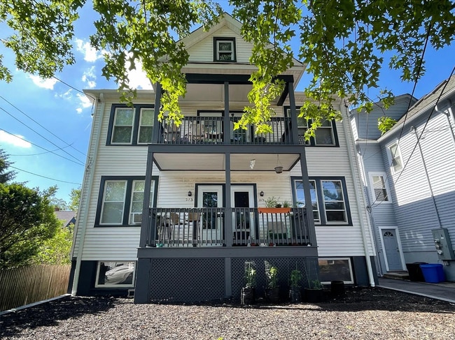 Building Photo - 213 Denison St Unit 215 - 1st Floor