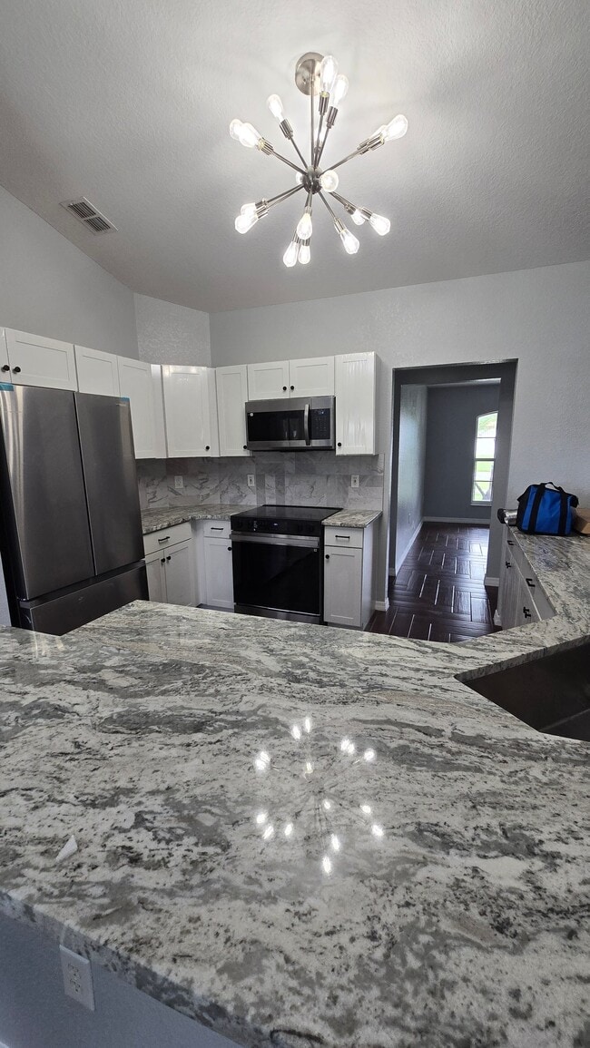 7704 Canterbury Cir
