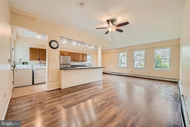 Photo - Large 1st Floor Aparment