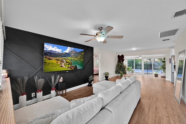 Photo - 5708 NW 24th St