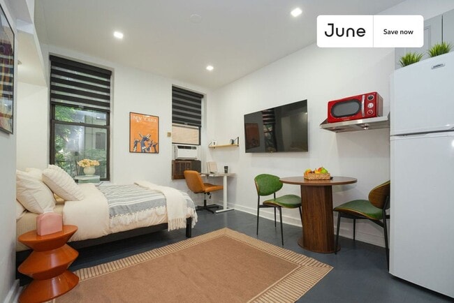 Building Photo - 324 1/2 East 8 Street Unit 3B