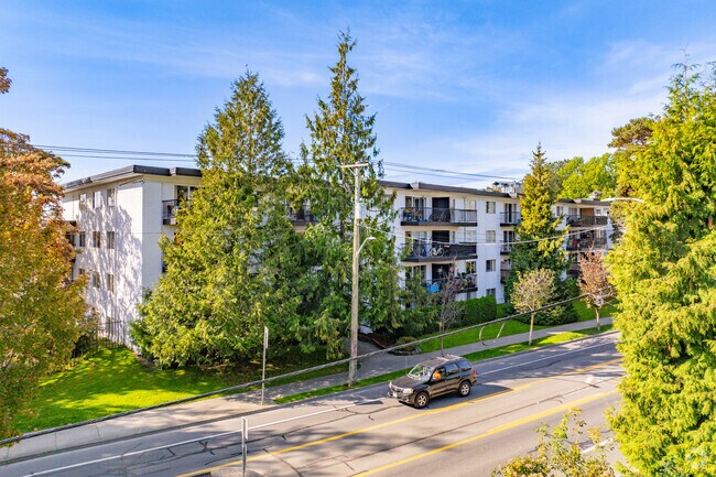 707 Esquimalt Rd