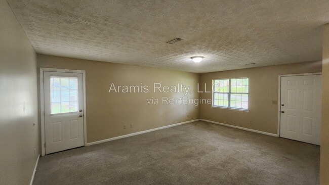 Photo - 1050 Greendale Ln