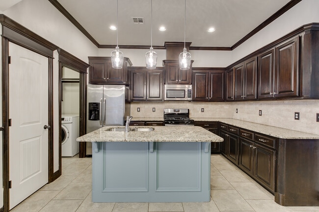 Kitchen Island - 19120 Summer Grove Ave House
