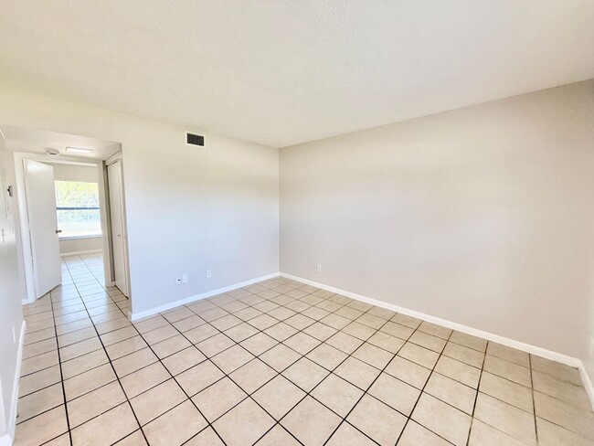 3047 Tropicana Blvd Unit 1