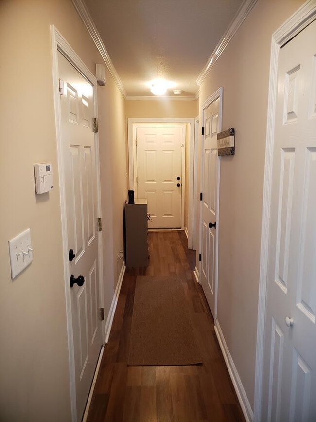 Photo - 142 Grove Landing Ct