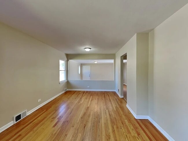 Photo - 51 E Adams St