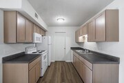 2BR, 2BA - 1,000SF - Kitchen