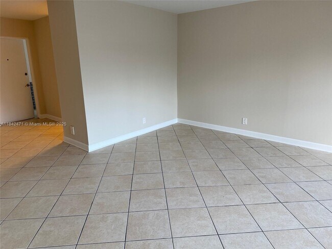 Photo - 2420 SE 17th St Unidad 201