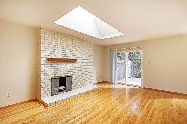 Photo - Lovely 2BR 1BA Duplex in Desirable Area in Redwood City