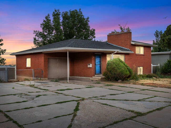 Building Photo - 525 Monroe Blvd Rental