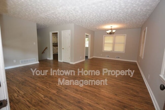 Photo - 1864 Flintwood Dr SE