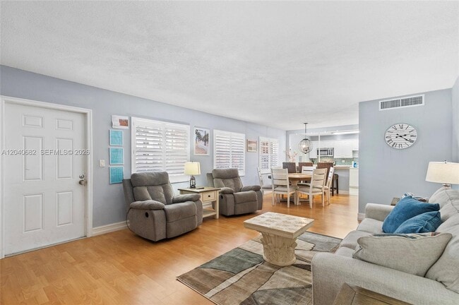 Photo - 2424 NE 9th St Unit 207