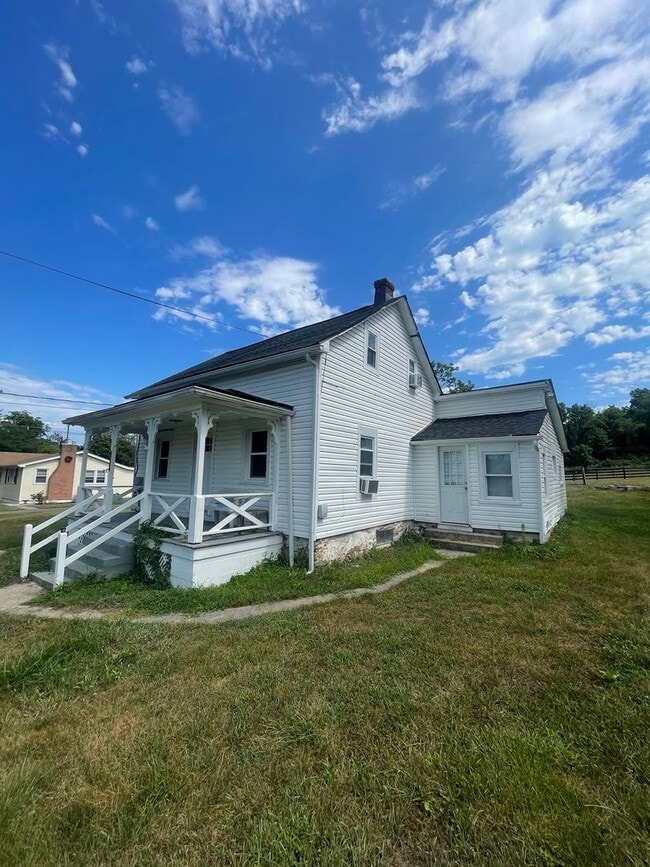 Building Photo - 2 Bed 1 Bath House in Boonsboro